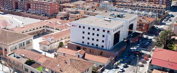 La UVic-UCC que imparteix tres graus d'Educació al campus de la capital d'Osona.